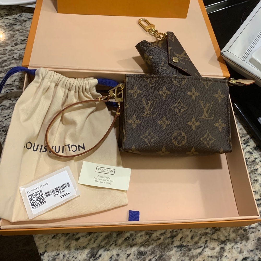 ⏰Louis Vuitton Toiletry 15 w/LV strap - Picture 2 of 16